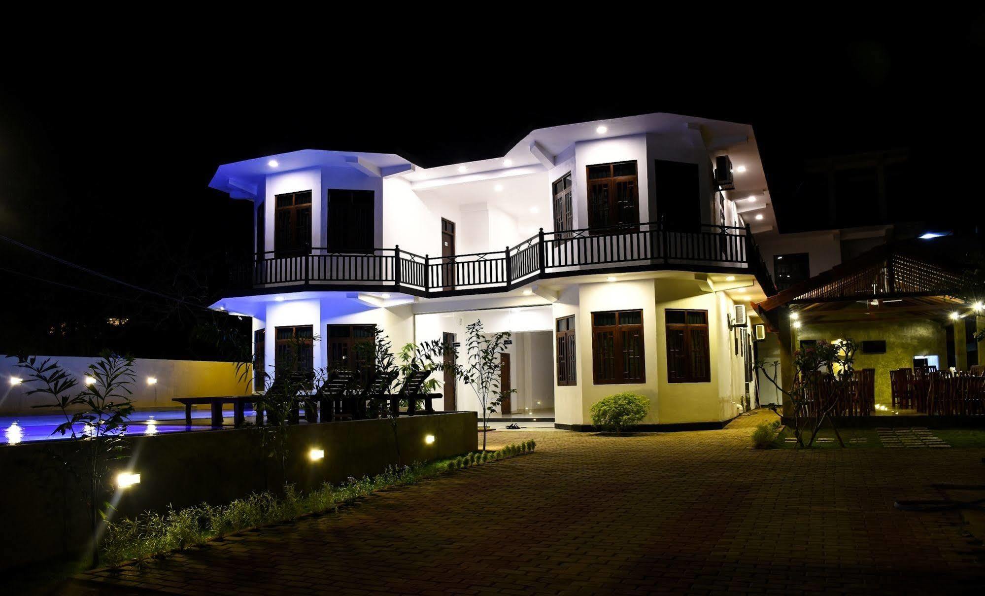 Ocean Glory Hotel Ettukala 外观 照片