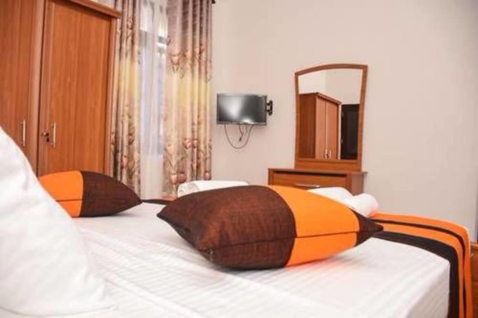 Ocean Glory Hotel Ettukala 外观 照片