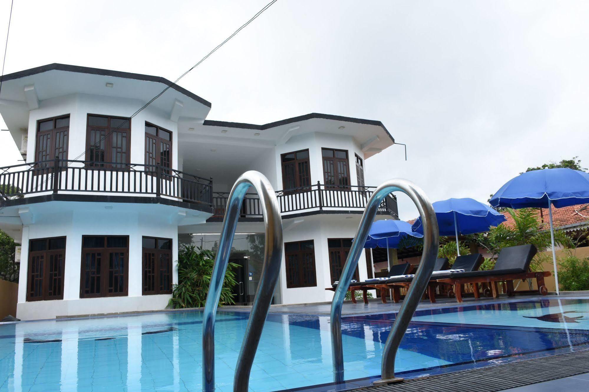 Ocean Glory Hotel Ettukala 外观 照片